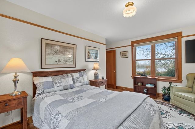 357 E Birnie Slough Road, Cathlamet, WA 98612