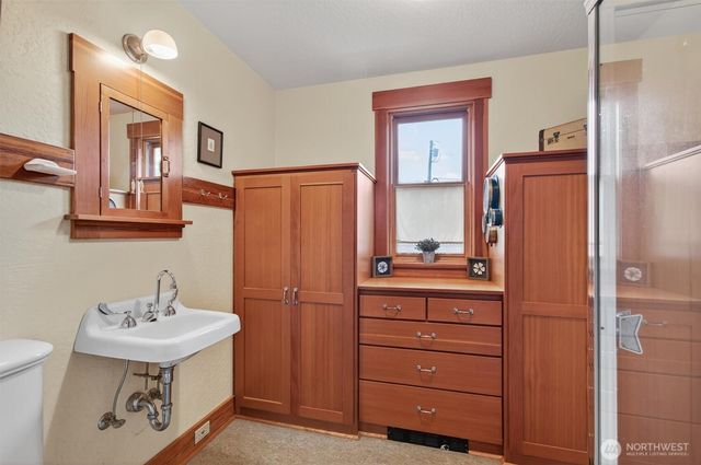 357 E Birnie Slough Road, Cathlamet, WA 98612