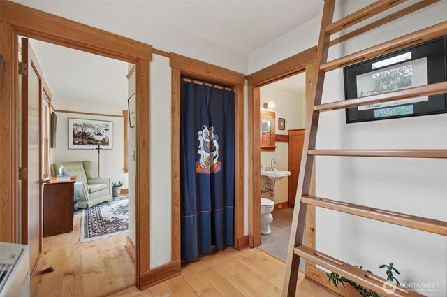 357 E Birnie Slough Road, Cathlamet, WA 98612