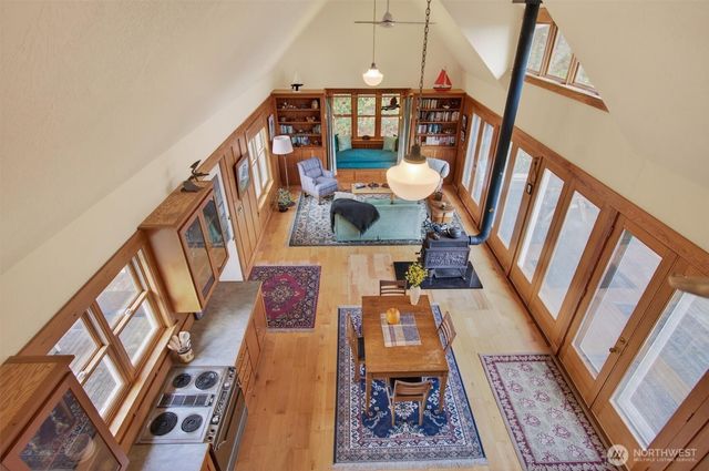 357 E Birnie Slough Road, Cathlamet, WA 98612