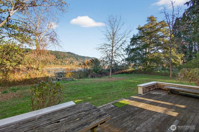 357 E Birnie Slough Road, Cathlamet, WA 98612