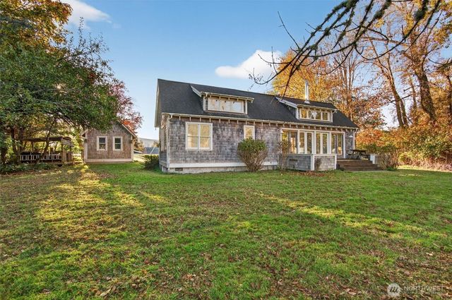 357 E Birnie Slough Road, Cathlamet, WA 98612