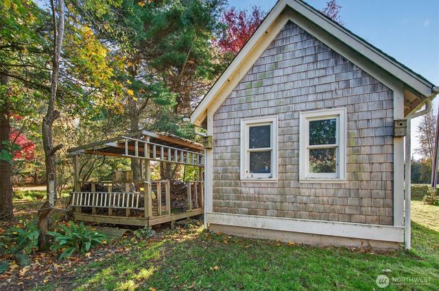 357 E Birnie Slough Road, Cathlamet, WA 98612