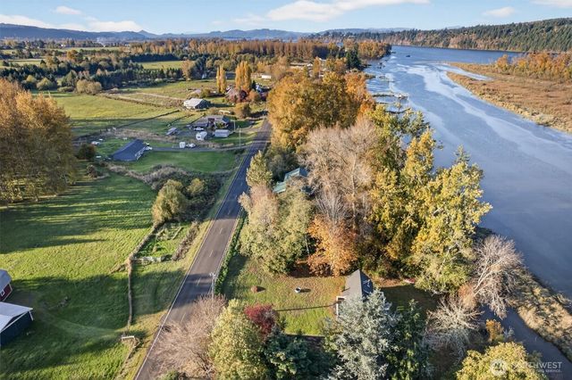 357 E Birnie Slough Road, Cathlamet, WA 98612