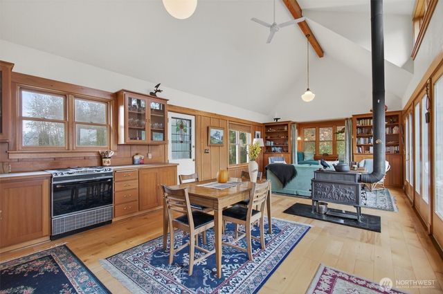 357 E Birnie Slough Road, Cathlamet, WA 98612