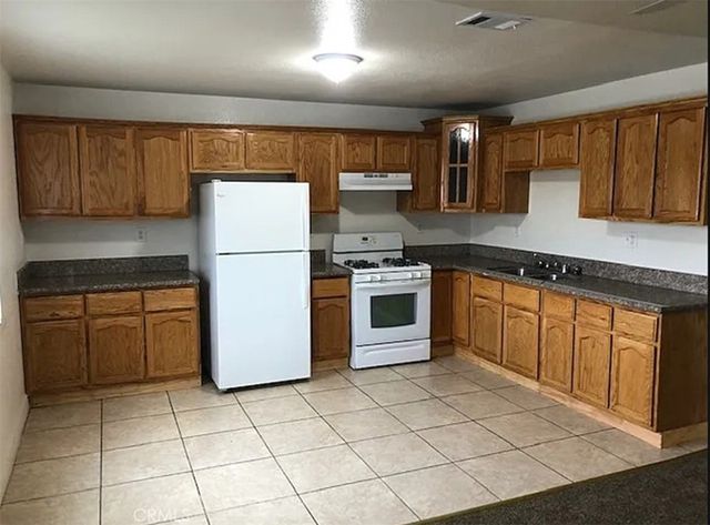 130 E 95th Street, Los Angeles, CA 90003