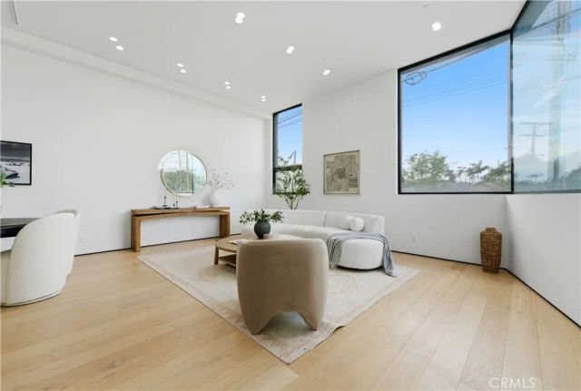 3601 Mclaughlin Avenue, Los Angeles, CA 90066