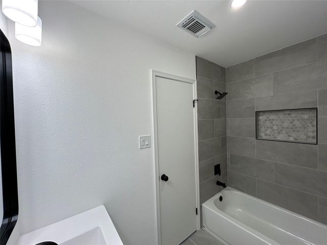 16160 Seahorse Drive, Houston, TX 77062