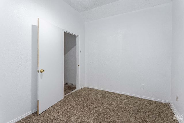 601 Pacheco Road 11, Bakersfield, CA 93307