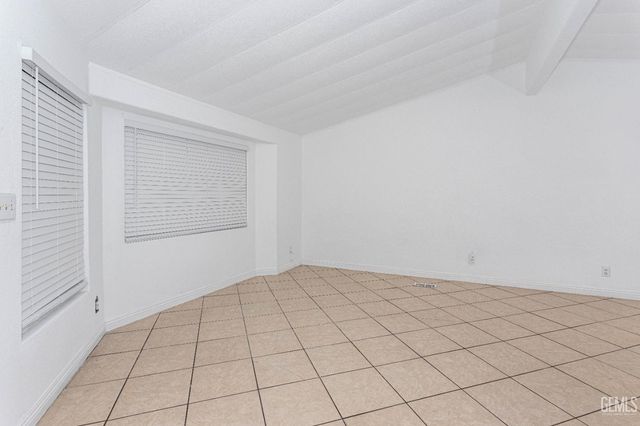 601 Pacheco Road 11, Bakersfield, CA 93307