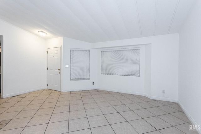 601 Pacheco Road 11, Bakersfield, CA 93307