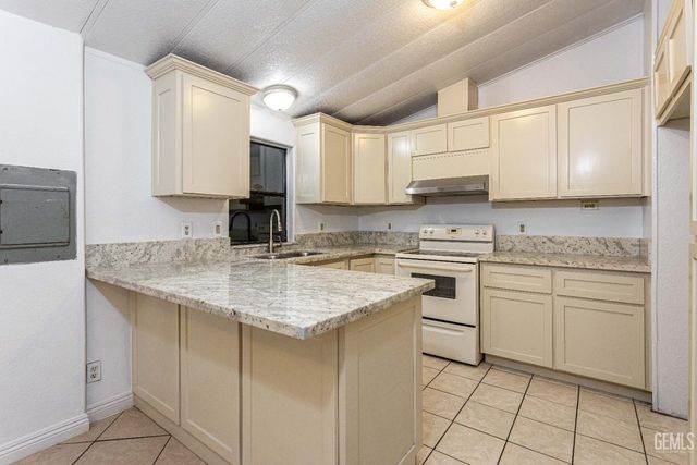 601 Pacheco Road 11, Bakersfield, CA 93307