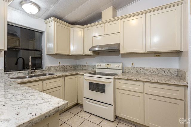 601 Pacheco Road 11, Bakersfield, CA 93307