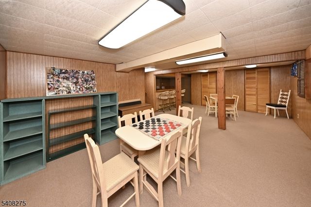 368 Elmwood Dr, Paramus Boro, NJ 07652