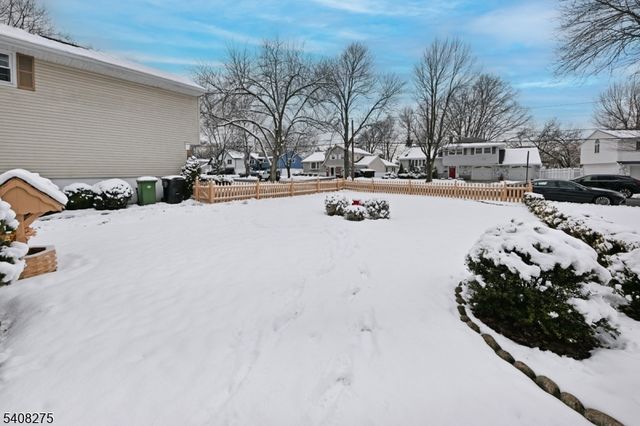 368 Elmwood Dr, Paramus Boro, NJ 07652