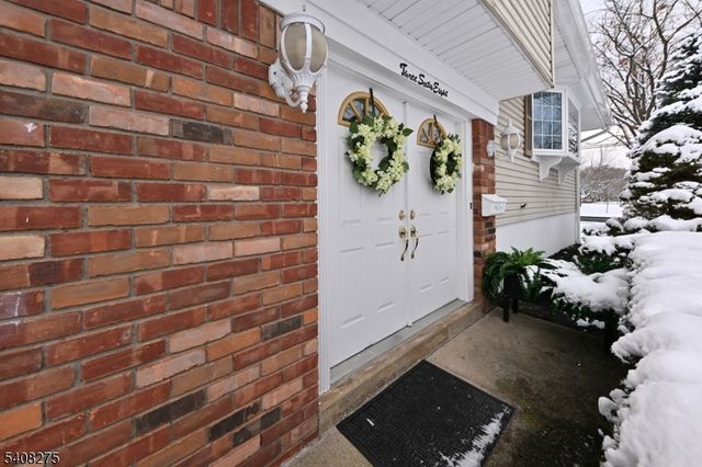 368 Elmwood Dr, Paramus Boro, NJ 07652