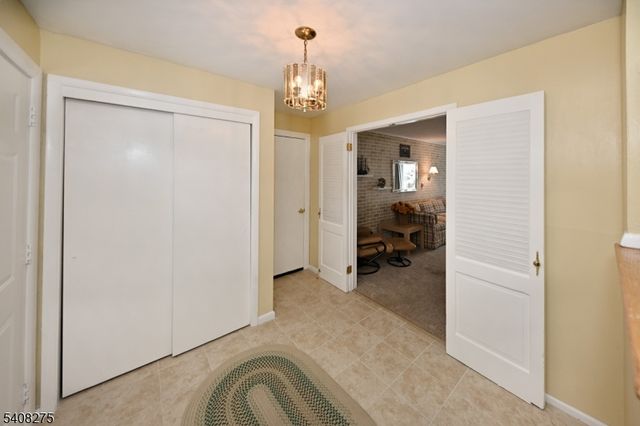 368 Elmwood Dr, Paramus Boro, NJ 07652