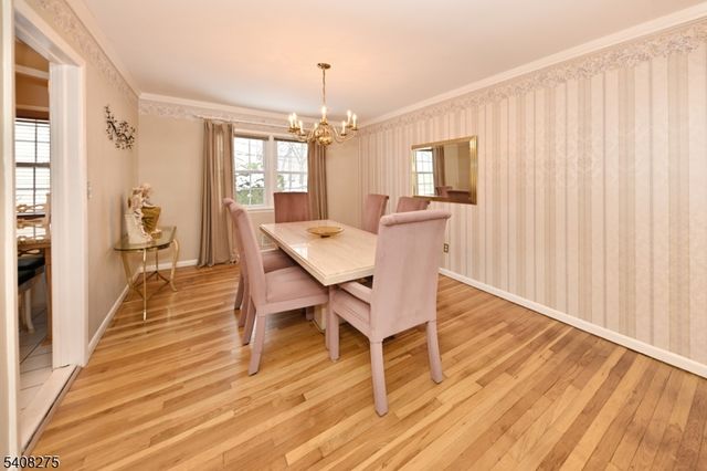 368 Elmwood Dr, Paramus Boro, NJ 07652