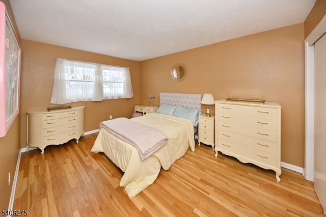 368 Elmwood Dr, Paramus Boro, NJ 07652