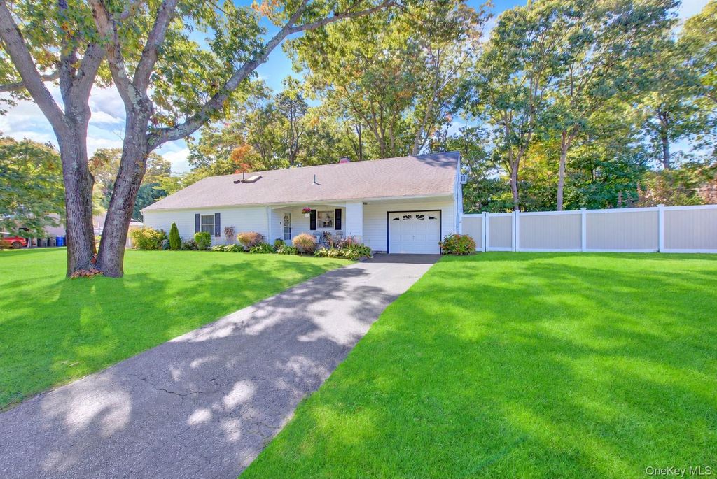 14 Campus Lane, Ronkonkoma, NY 11779 — exterior