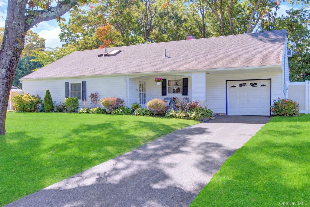 14 Campus Lane, Ronkonkoma, NY 11779 — photo 2