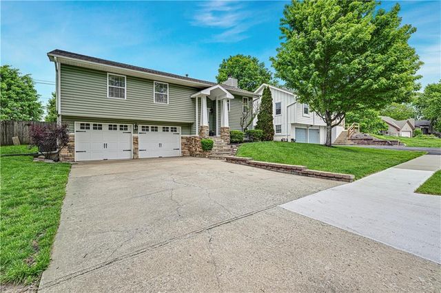 15604 W 151st Terrace, Olathe, KS 66062