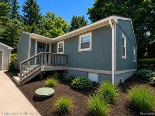 818 N Main Street, Milford, MI 48381