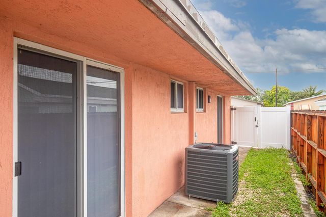 5918 Pierce Street, Hollywood, FL 33021