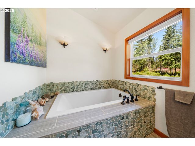66020 MEISSNER Rd, Deer Island, OR 97054