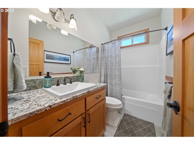 66020 MEISSNER Rd, Deer Island, OR 97054