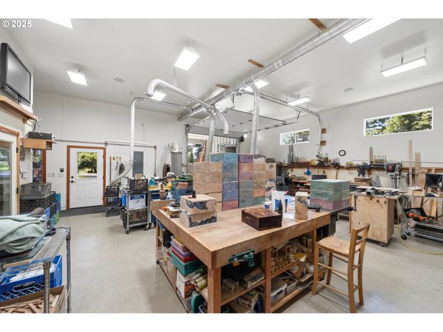 66020 MEISSNER Rd, Deer Island, OR 97054