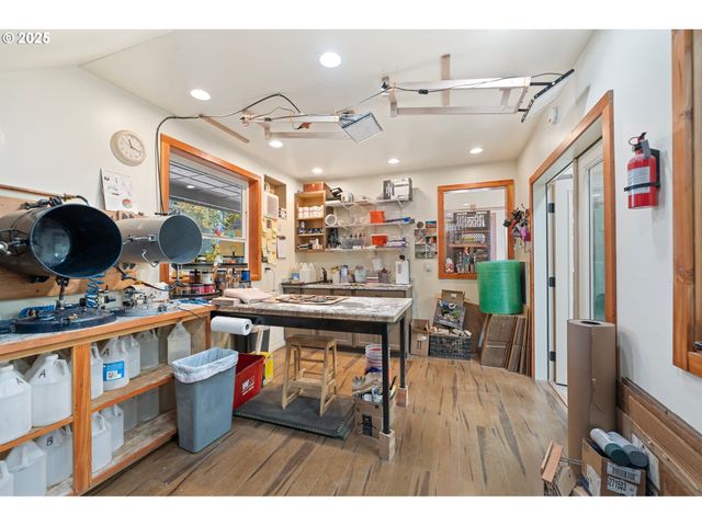 66020 MEISSNER Rd, Deer Island, OR 97054