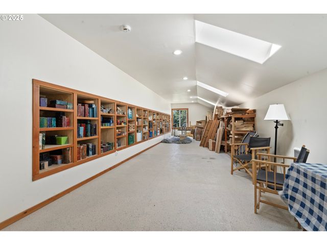 66020 MEISSNER Rd, Deer Island, OR 97054