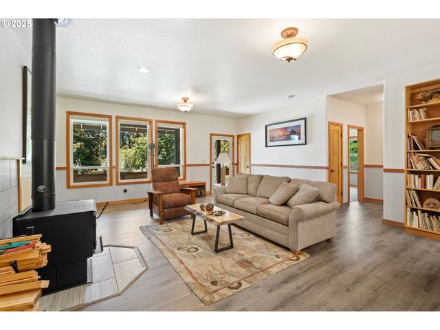 66020 MEISSNER Rd, Deer Island, OR 97054