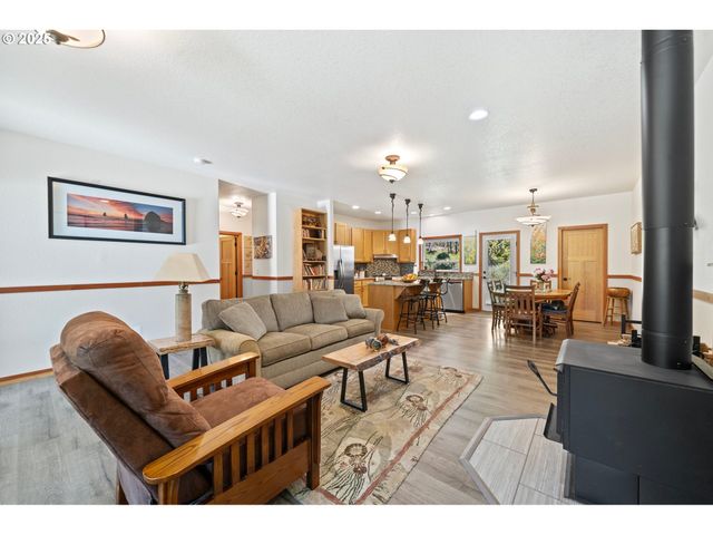 66020 MEISSNER Rd, Deer Island, OR 97054