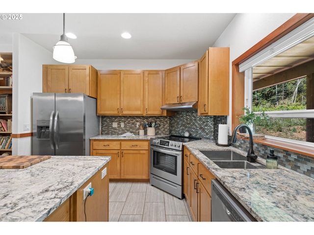 66020 MEISSNER Rd, Deer Island, OR 97054