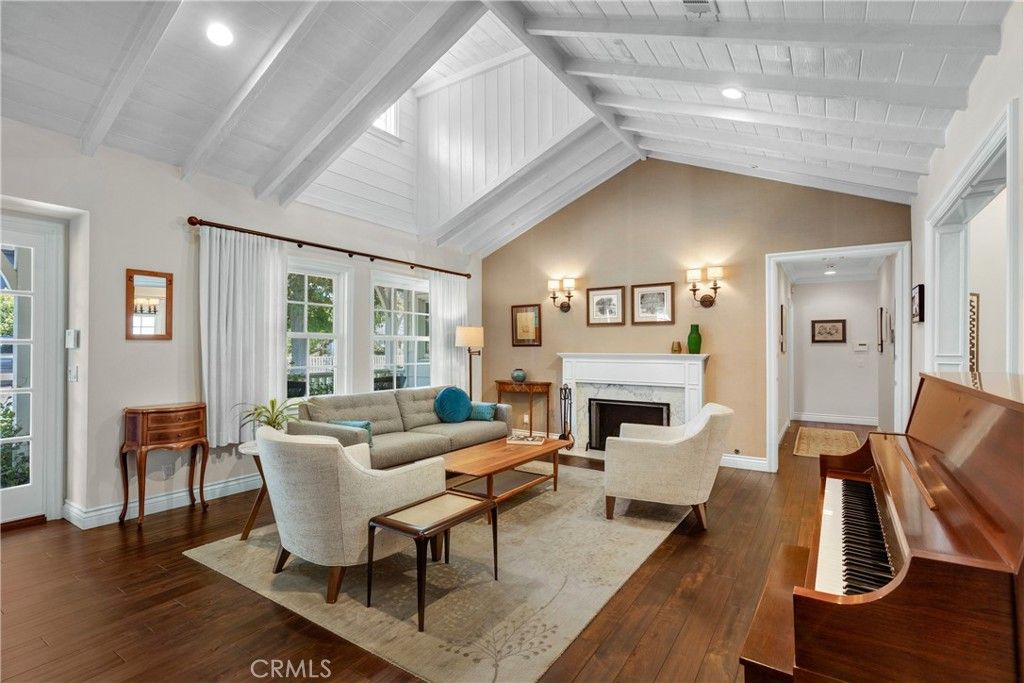 Image 3 of property listing at 11156 Valley Spring Lane, Studio City, CA 91602