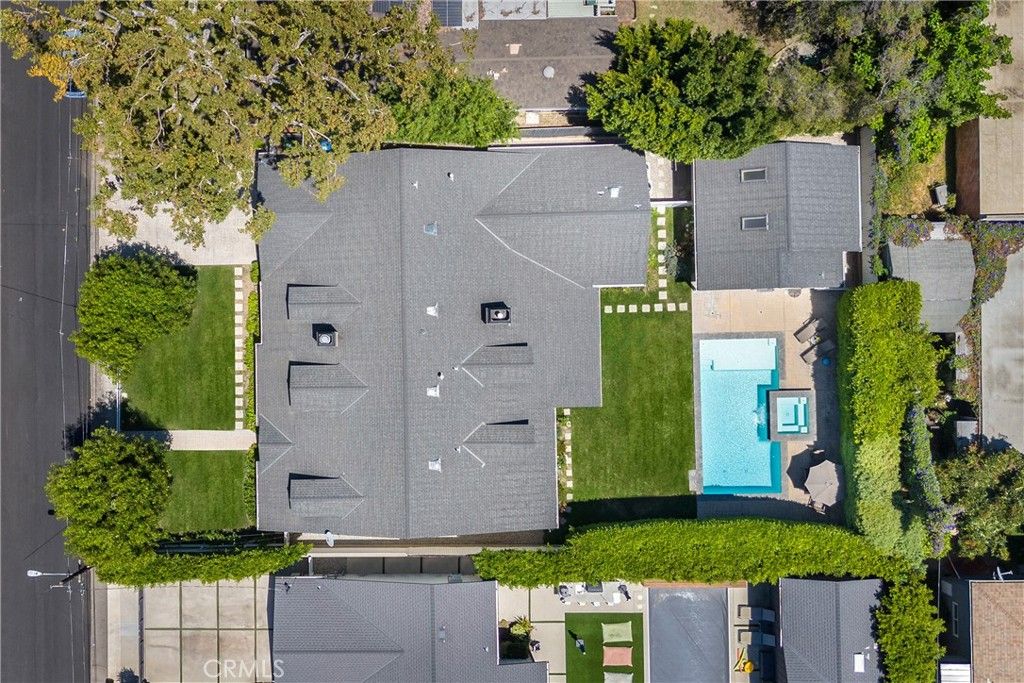 Image 34 of property listing at 11156 Valley Spring Lane, Studio City, CA 91602