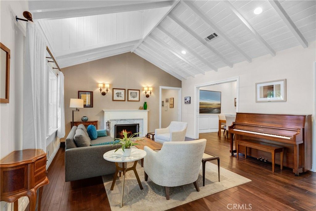 Image 4 of property listing at 11156 Valley Spring Lane, Studio City, CA 91602