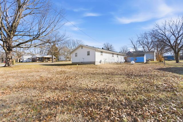 504 E Burford Street, Marshfield, MO 65706