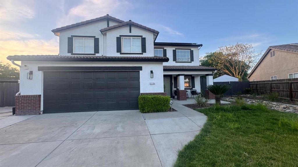 Image 1 of property listing at 2174 W Picadilly Lane, Hanford, CA 93230