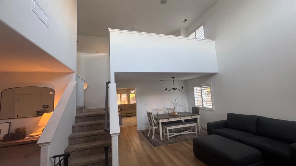 Image 16 of property listing at 2174 W Picadilly Lane, Hanford, CA 93230