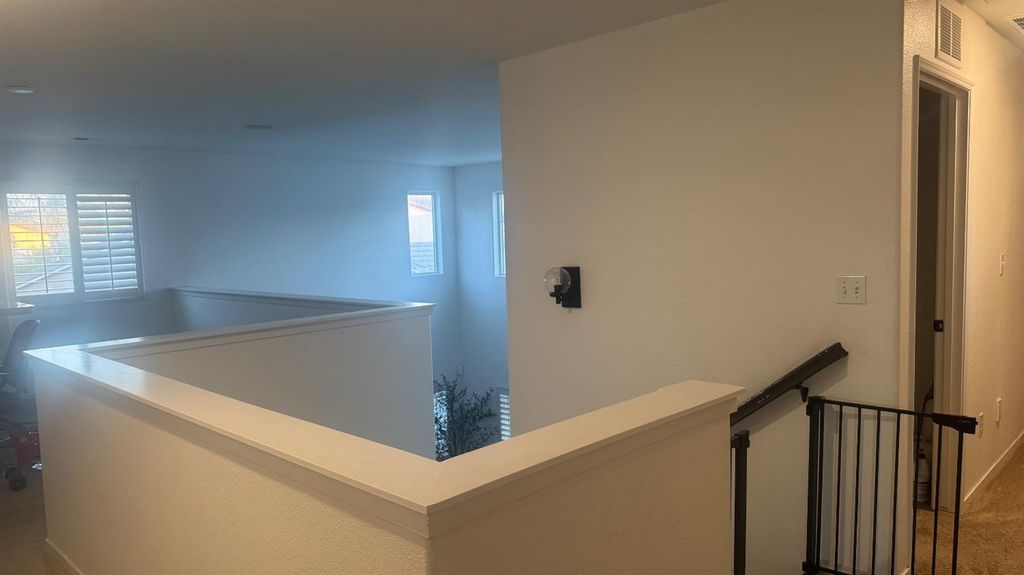 Image 18 of property listing at 2174 W Picadilly Lane, Hanford, CA 93230