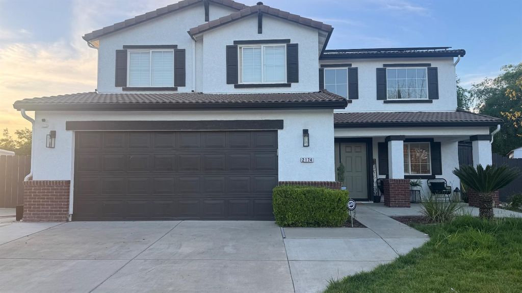 Image 2 of property listing at 2174 W Picadilly Lane, Hanford, CA 93230