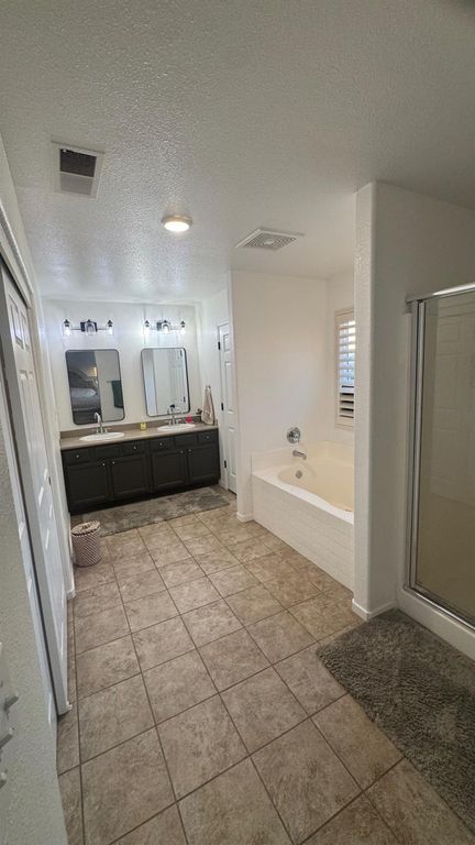 Image 25 of property listing at 2174 W Picadilly Lane, Hanford, CA 93230