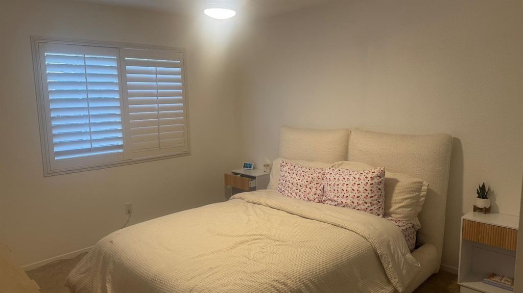 Image 28 of property listing at 2174 W Picadilly Lane, Hanford, CA 93230