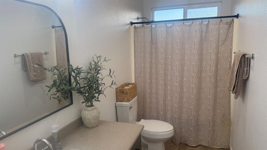 Image 29 of property listing at 2174 W Picadilly Lane, Hanford, CA 93230