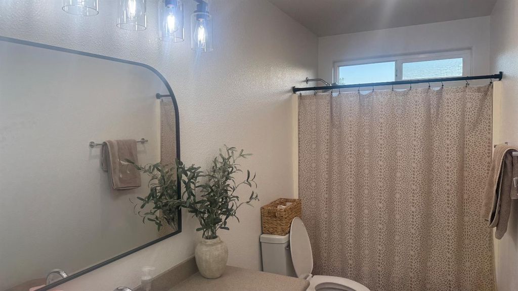 Image 30 of property listing at 2174 W Picadilly Lane, Hanford, CA 93230