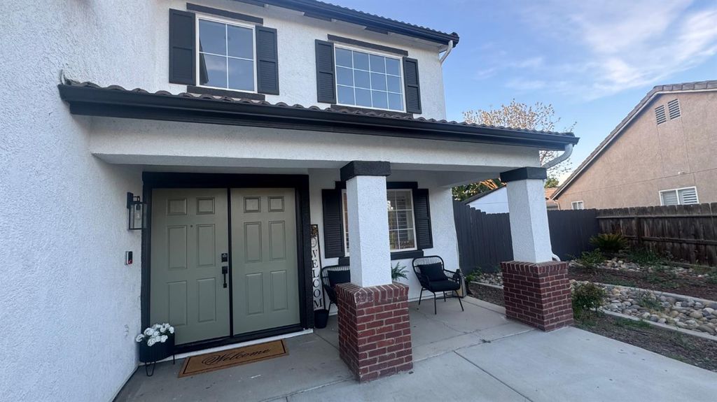 Image 4 of property listing at 2174 W Picadilly Lane, Hanford, CA 93230