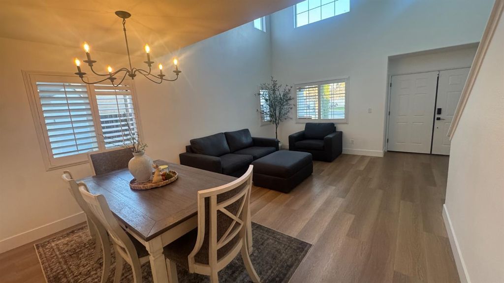 Image 7 of property listing at 2174 W Picadilly Lane, Hanford, CA 93230